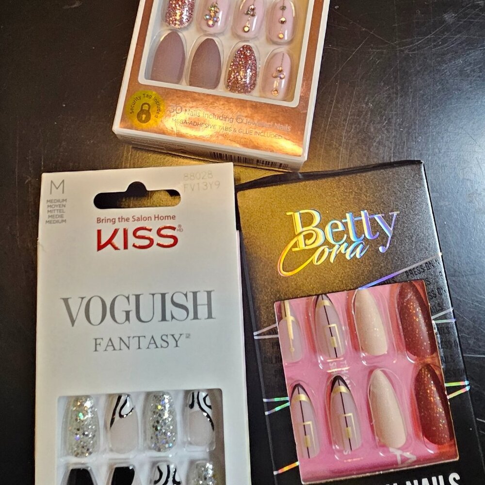 KISS Nails Betty Cora Press On Glue On Long Length Lot#71 NWT